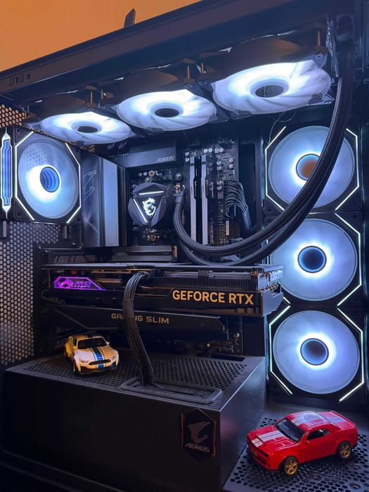 R9 7900X3D, 32GB DDR5, RTX 4070 Ti Super, 4.5TB SSD, Chłodzenie wodne.