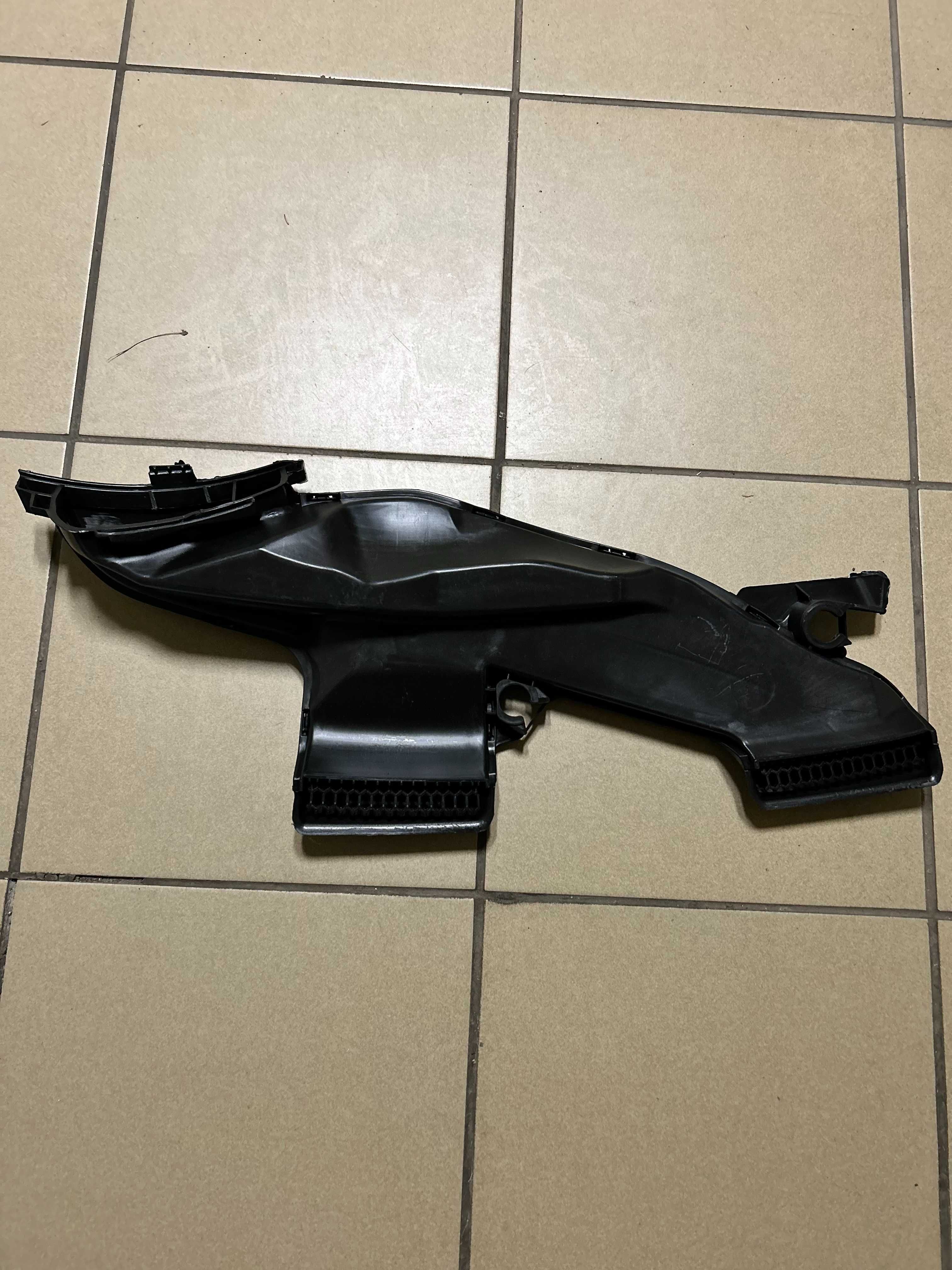 Повітропровід впускний BMW X1 F48 F39 F45 F46 патрубок 13717626564