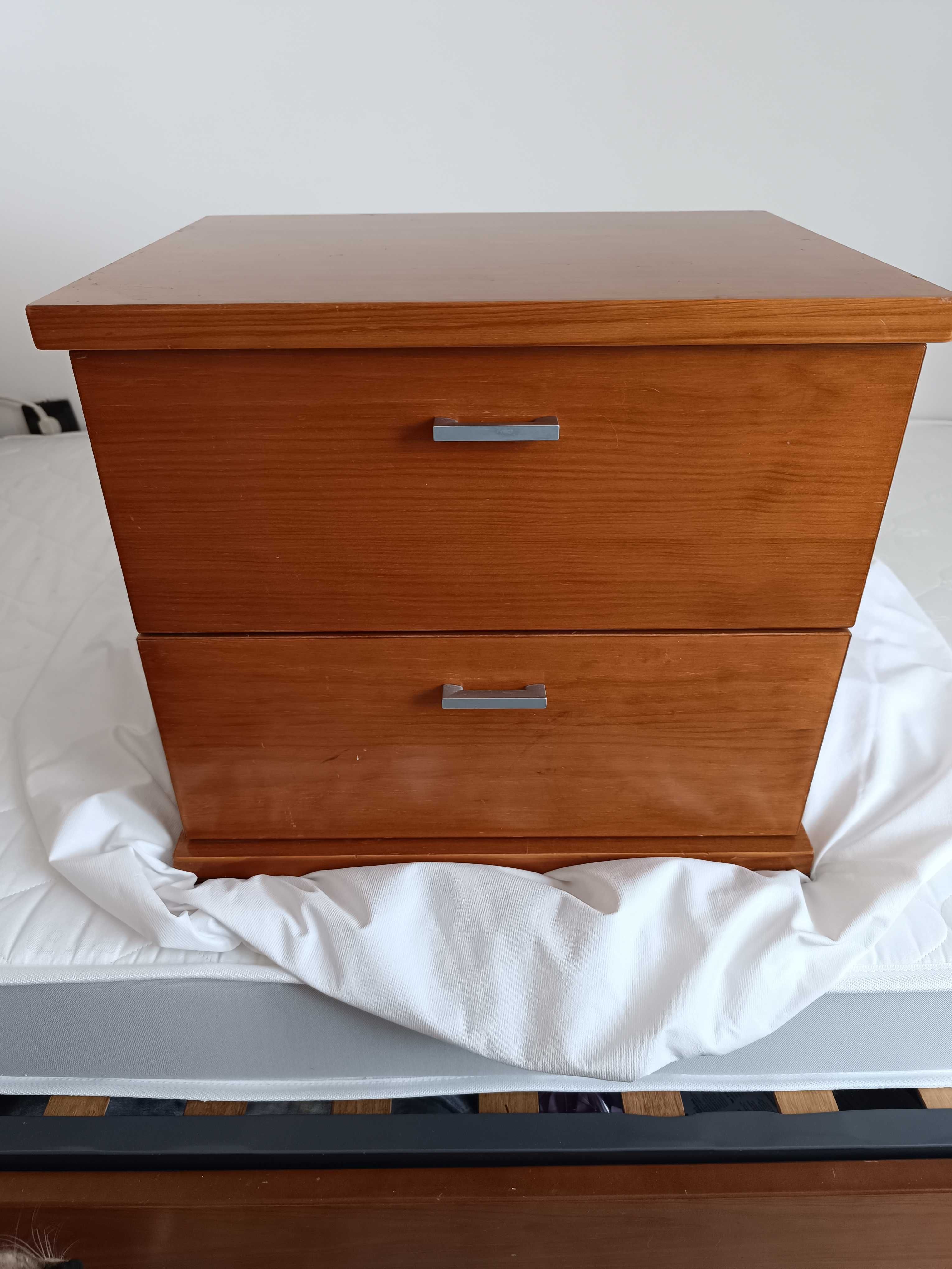 Cama Solteiro + Mesa de Cabeceira Conforama