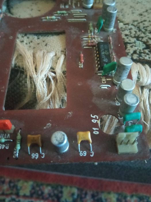 Продам пару плат з деталями.