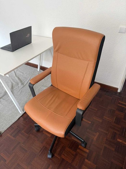 Oportunidade! Cadeira de Escritório - Impecável - Pouco Utilizada