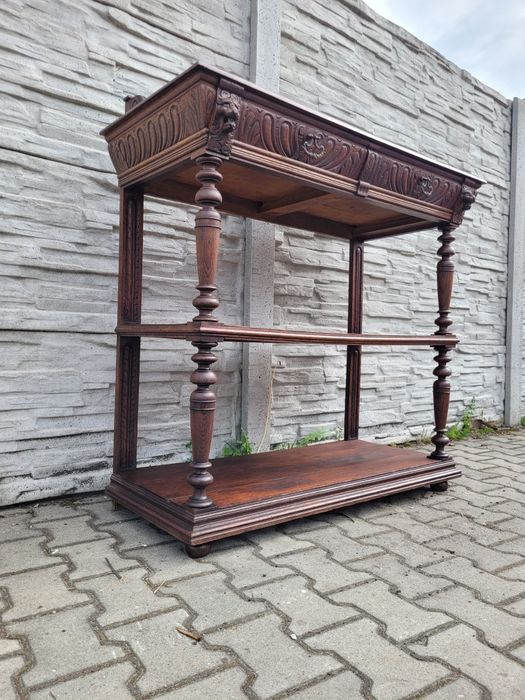 Elegancka konsola eklektyczna.