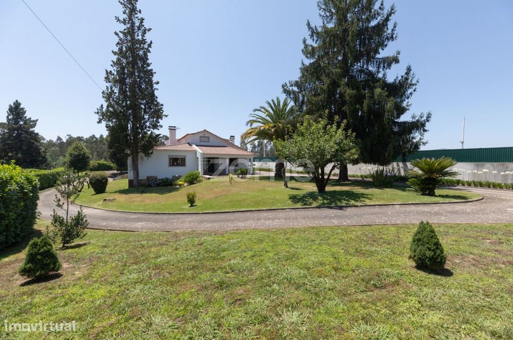 Moradia M5 de Luxo com piscina e Terreno em Mouronho - Tábua