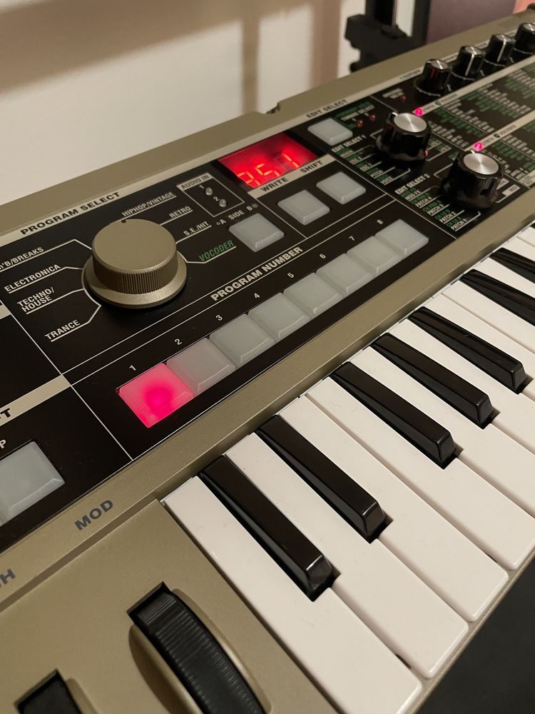 Microkorg syntezator plus zasilacz mikrofon pudełko