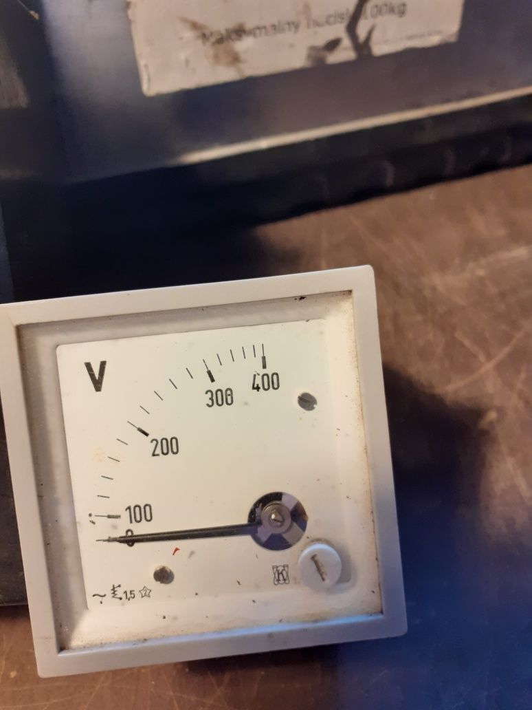 Woltomierz 400V , amperomierz 10 A