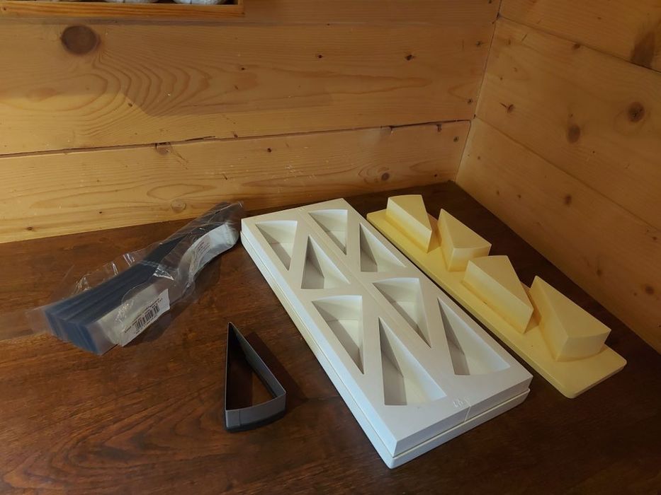 Forma do bankietówek wykrawaczka, wysuwaj i taca, trójkąt 117×62mm