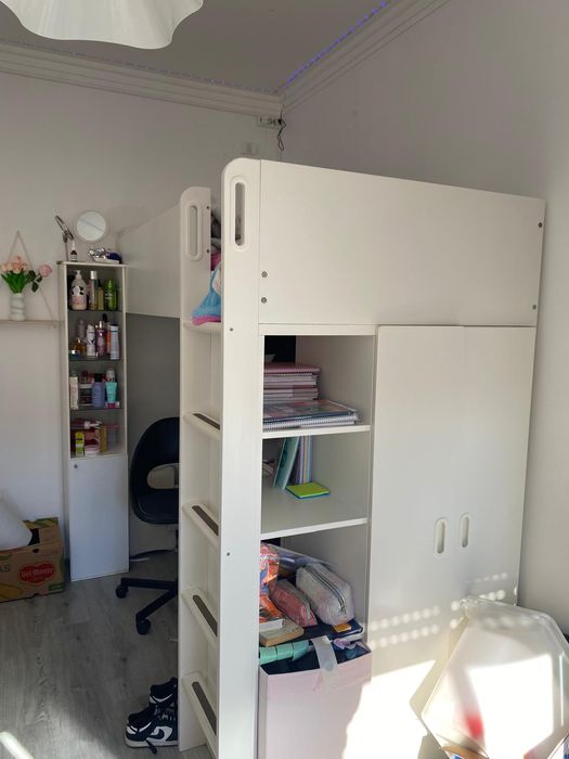 Cama alta com roupeiro  smastad
