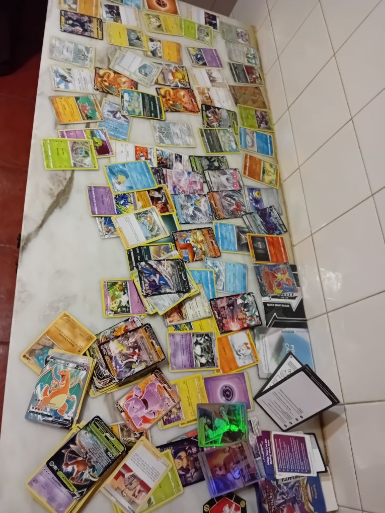 Conjunto de 150 Cartas Pokémon Diversas