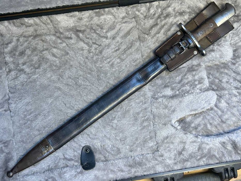 Szwajcarski bagnet z piłą M1914 ELSENER SCHWYZ w skórzanej pochwie