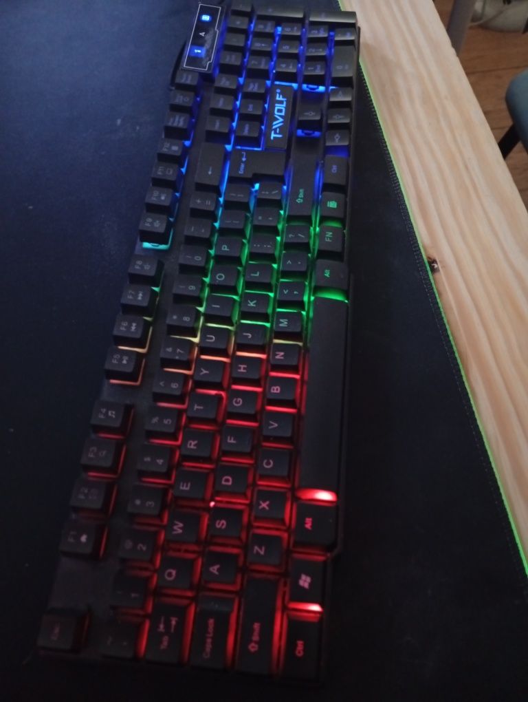 Teclado gaming preto