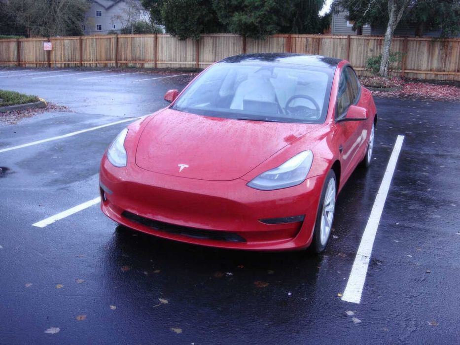 Tesla Model 3      2023