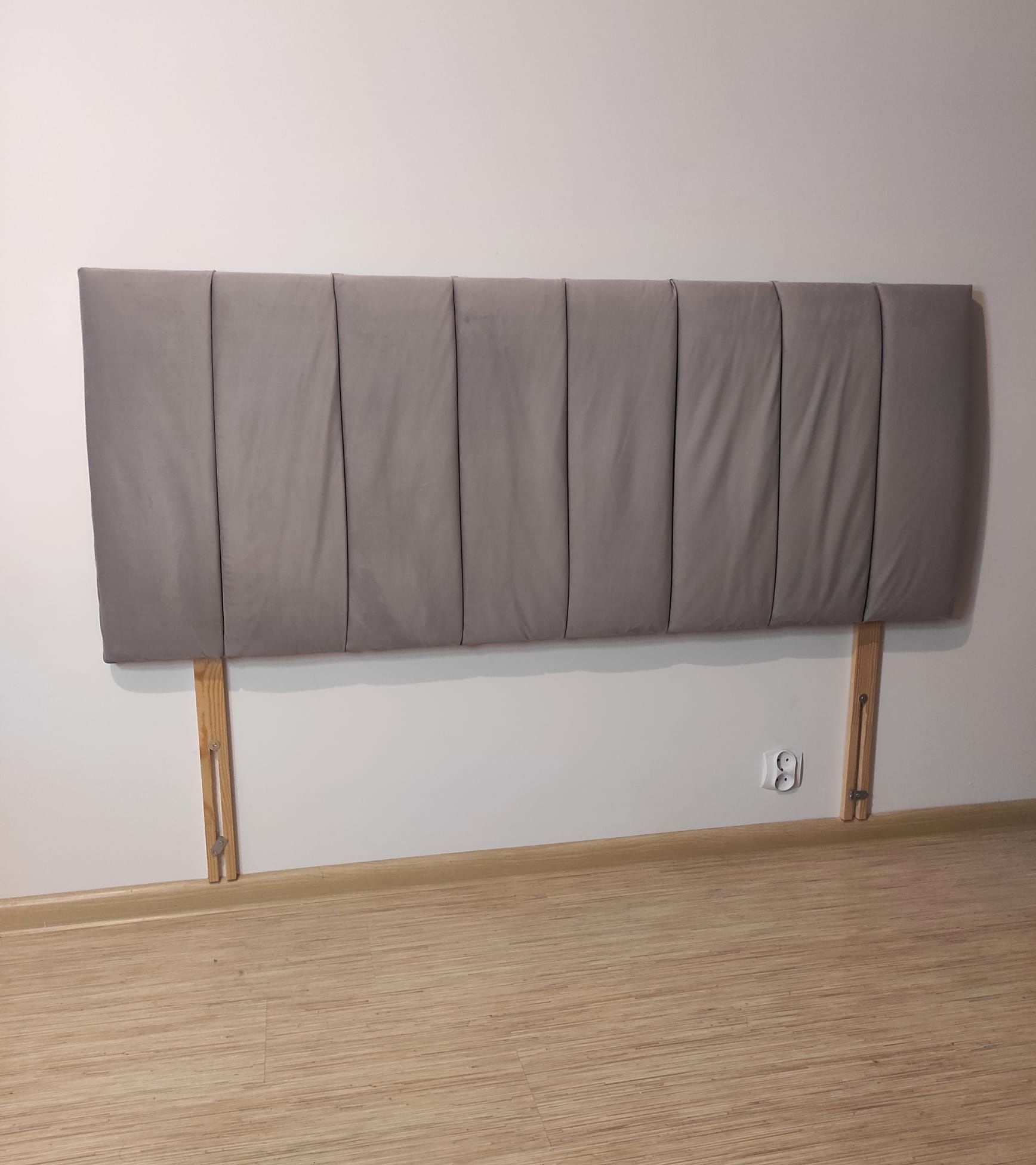 Jasnoszary tapicerowany  zagłówek do łóżka 150cm x 60cm