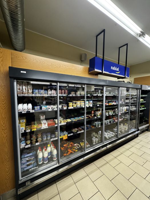Sprzedam wyposażenie sklepu lodówki, regały, chłodnie, szafy chłodnicz