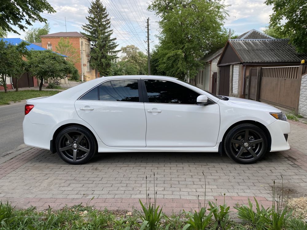 Продам свою Toyota Camry 50SE,в дуже гарному стані