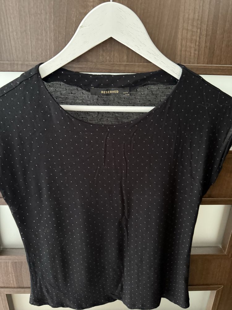T-shirt czarny.