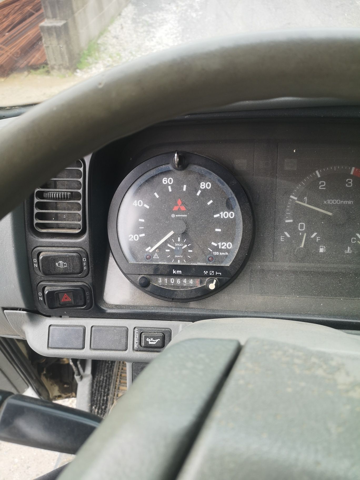 Camião mitsubishi