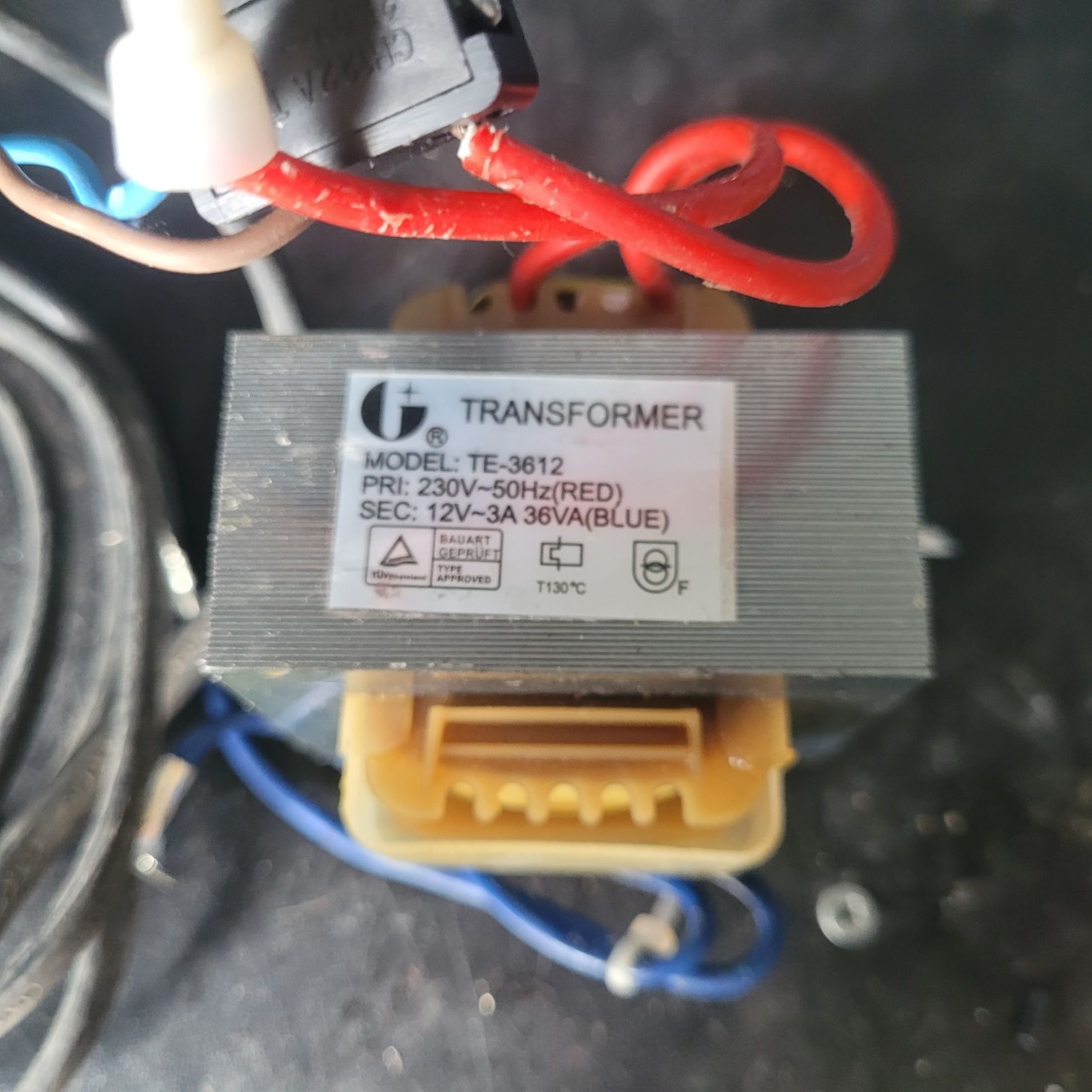 Transformator z przewodem i włącznikiem