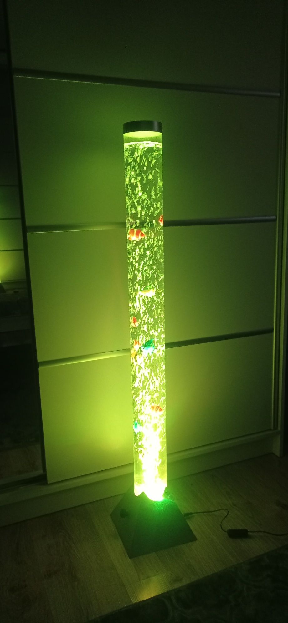 LAMPA PODŁOGOWA wielokolorową z rybkami akwarium Z RYBKAMI