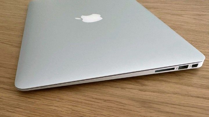 MacBook Air 13" Sequoia