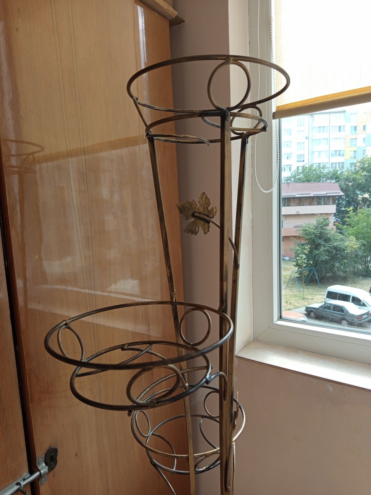 Продам стійку на вазон