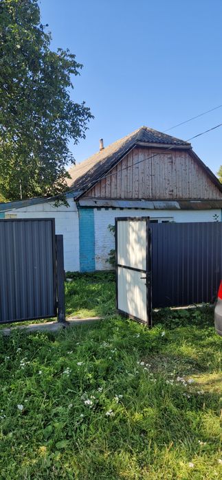 Продаж будинка з великою ділянкою