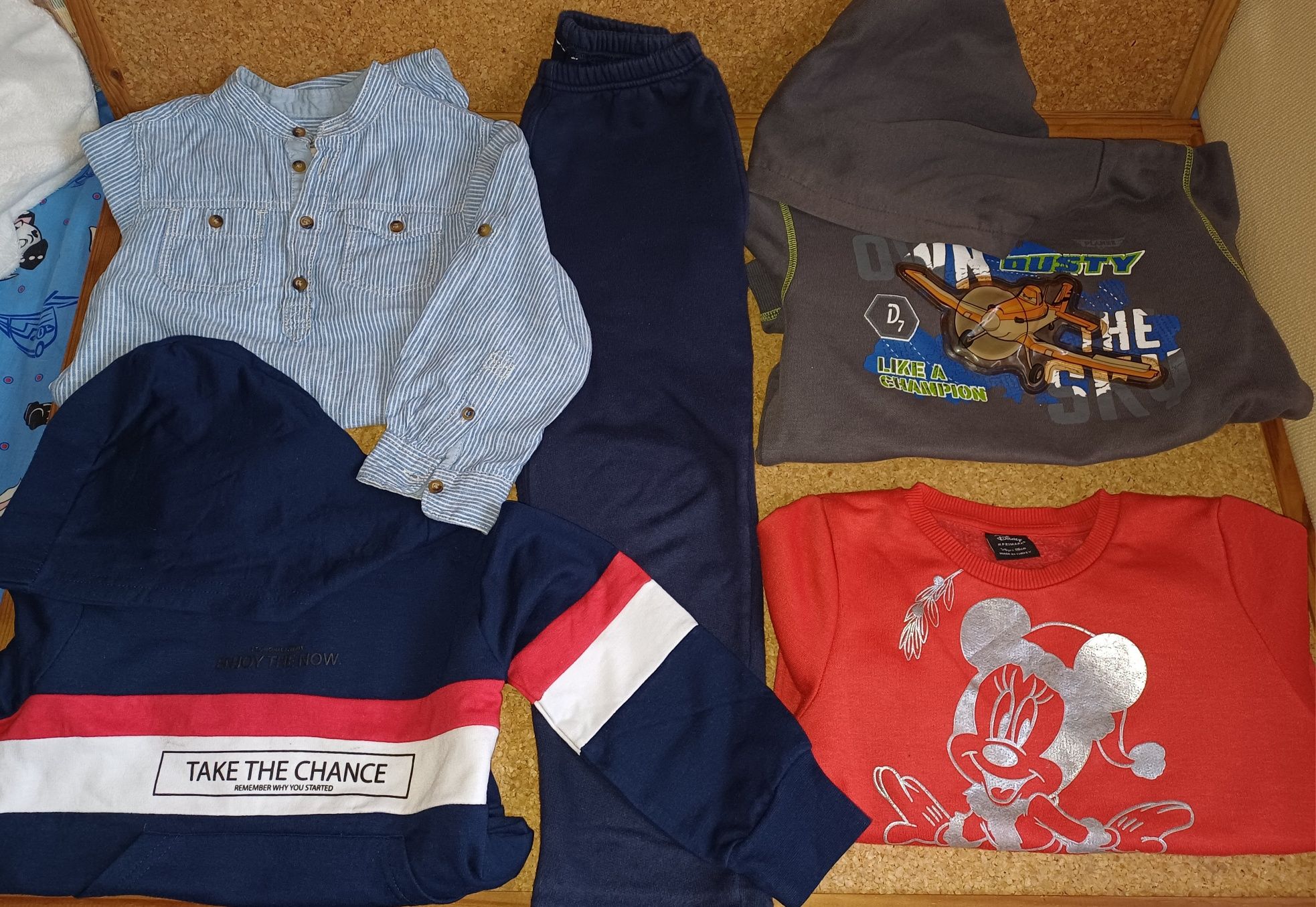 Conjunto/lote de roupa de criança 4/5 anos, 13 peças.