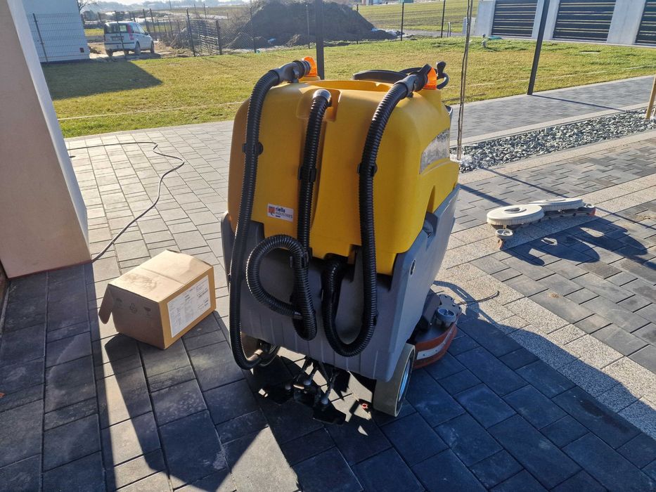 Szorowarka samojezdna Ghibli & Wirbel Runner 150 prawie nowa 60mth