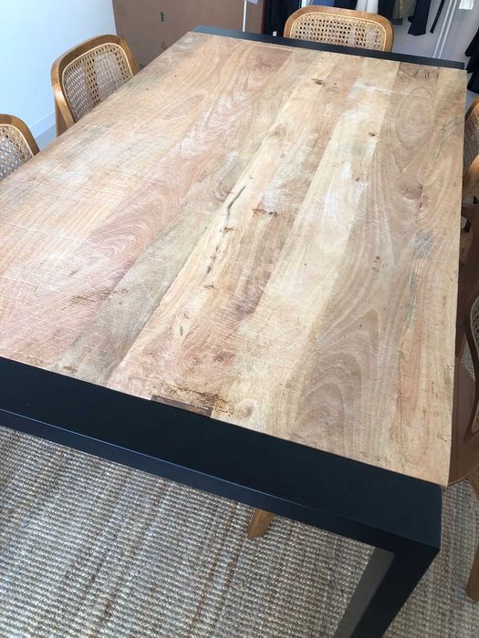 Mesa madeira e preta SKLUM