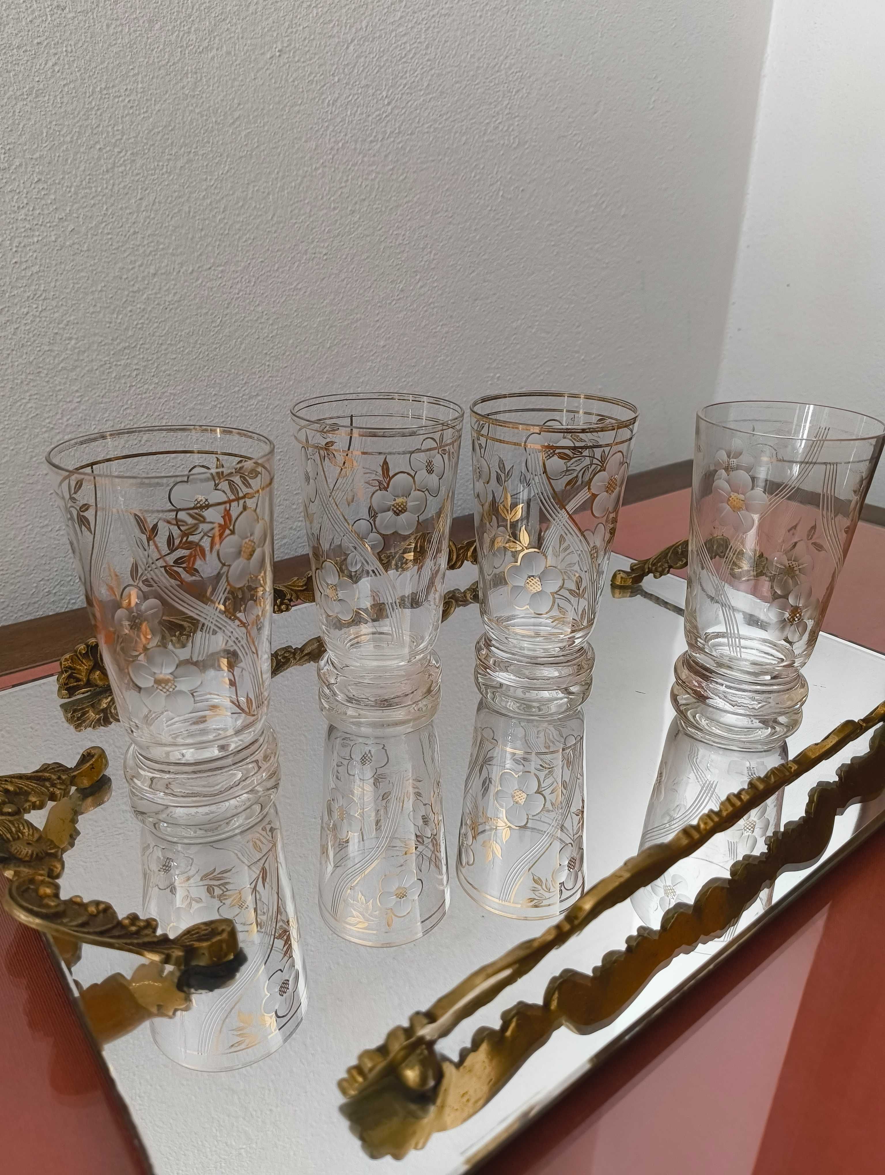 Conjunto de sala para bebidas (espirituosas e outras) (anos 1950)