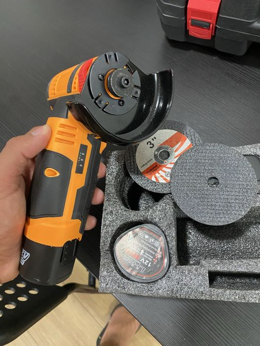 mini esmerilhadeira (ou mini lixadeira/retífica angular) a bateria.