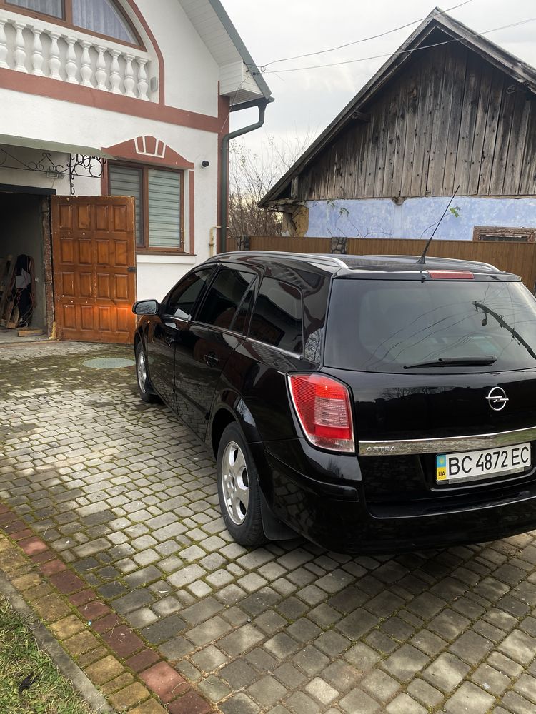 Автомобіль Asrta H