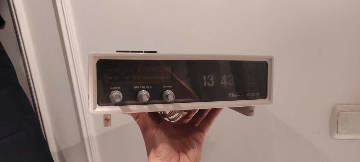 Zegar klapkowy radiobudzik KUBA vintage stojący