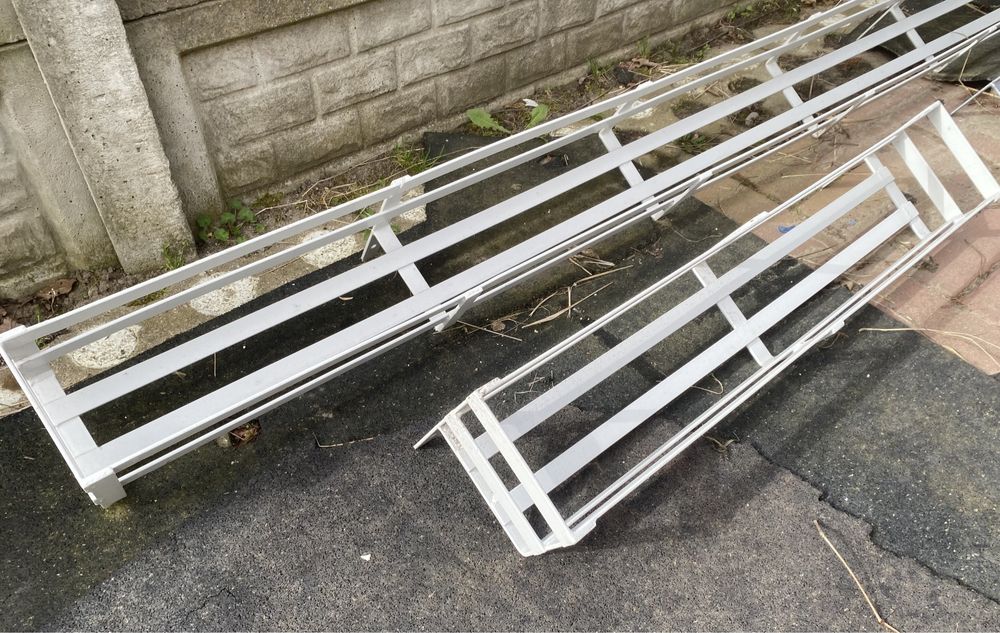 Metalowe kwietniki kosze na skrzynki kwiatowe