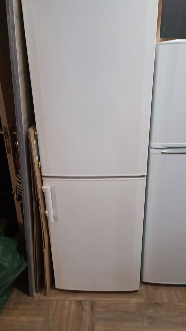 Холодильник LIEBHERR