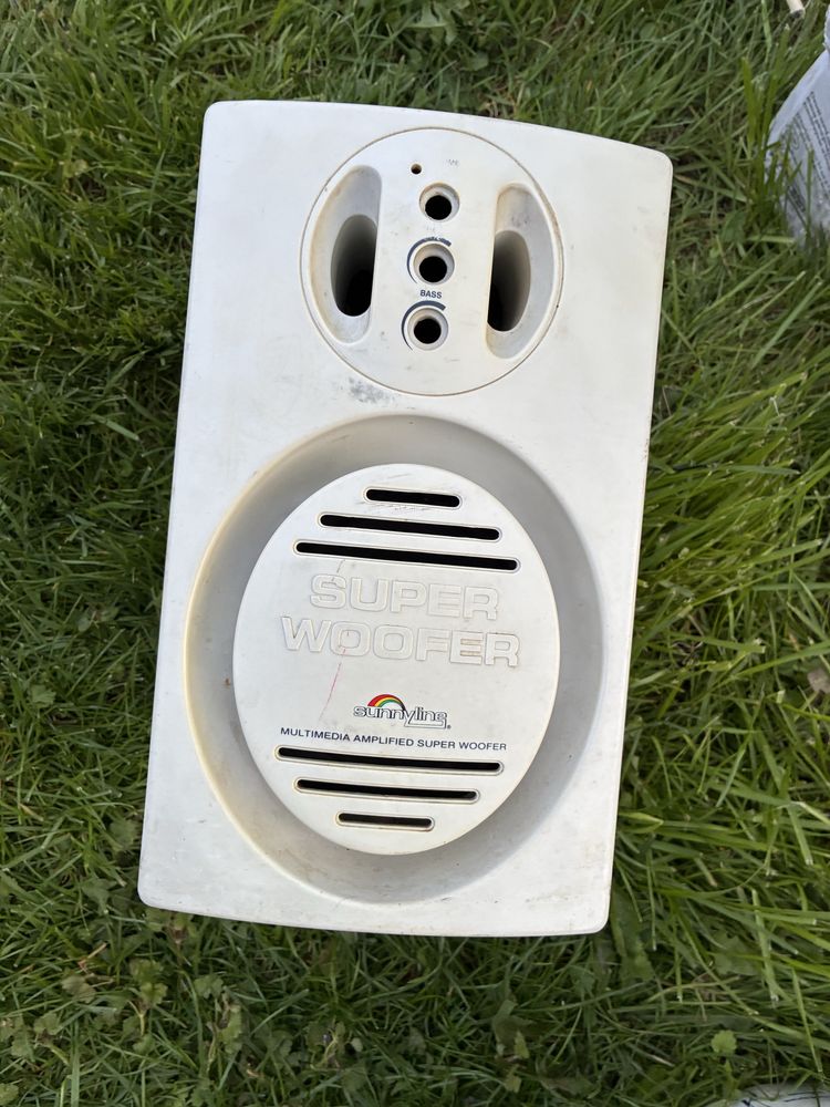 Glosnik subwoofer komputerowy  przerobiony na samochodowy