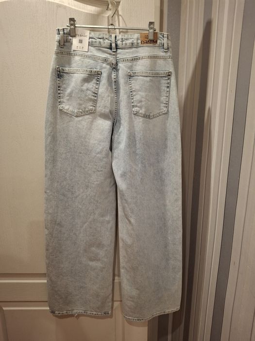 Джинсы  новые женские  широкие 38 размера