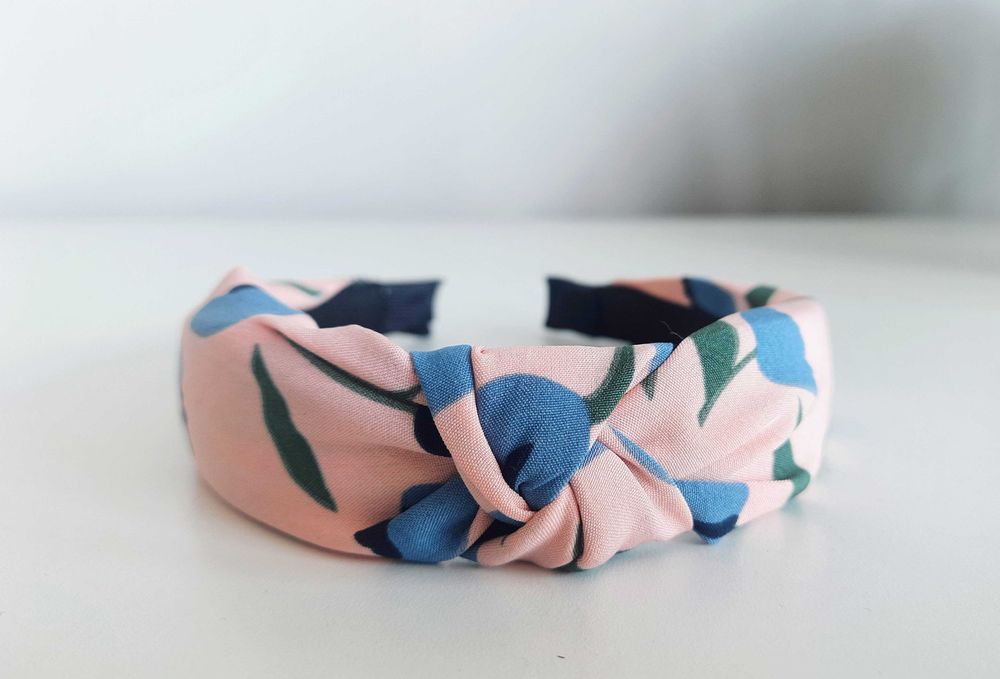 Opaska na głowę pudrowy róż w kwiaty pin up hand made