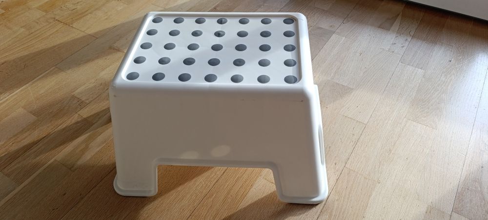 Stołek ikea bolmen taboret podnóżnik