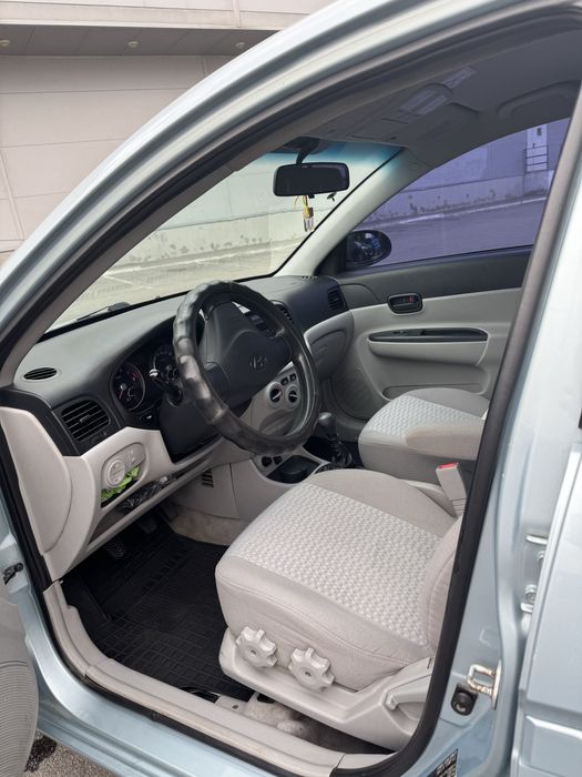Хундай акцент третього покоління Hyundai Accent 2008