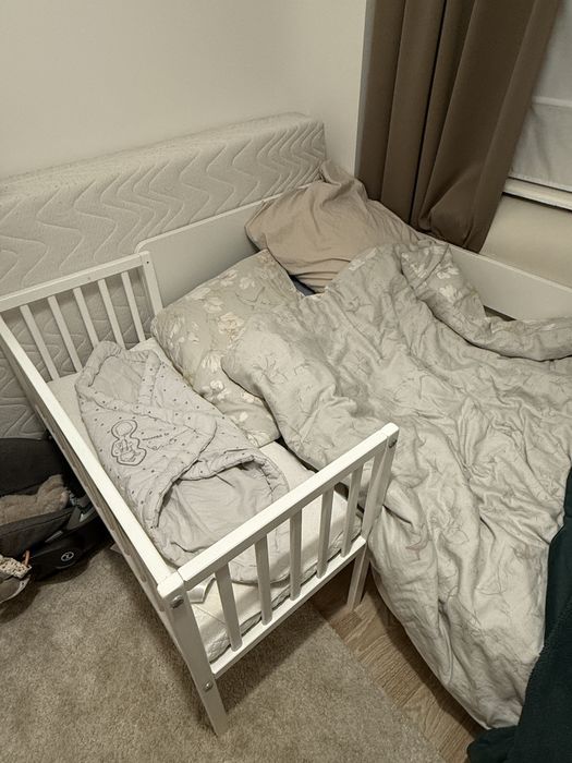 Dostawka do łożka, łóżeczko