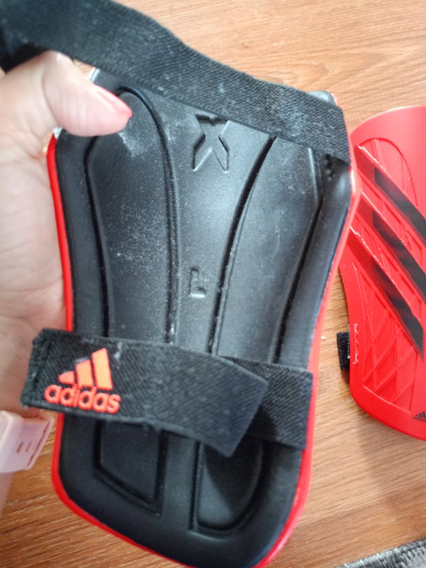Ochraniacze  piłkarskie Adidas rozm. L