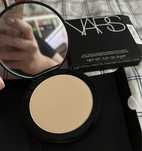Nars puder matujacy kompaktowy (Cove)