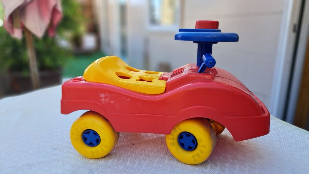 Carrinho com bozina e mudanças para crianças