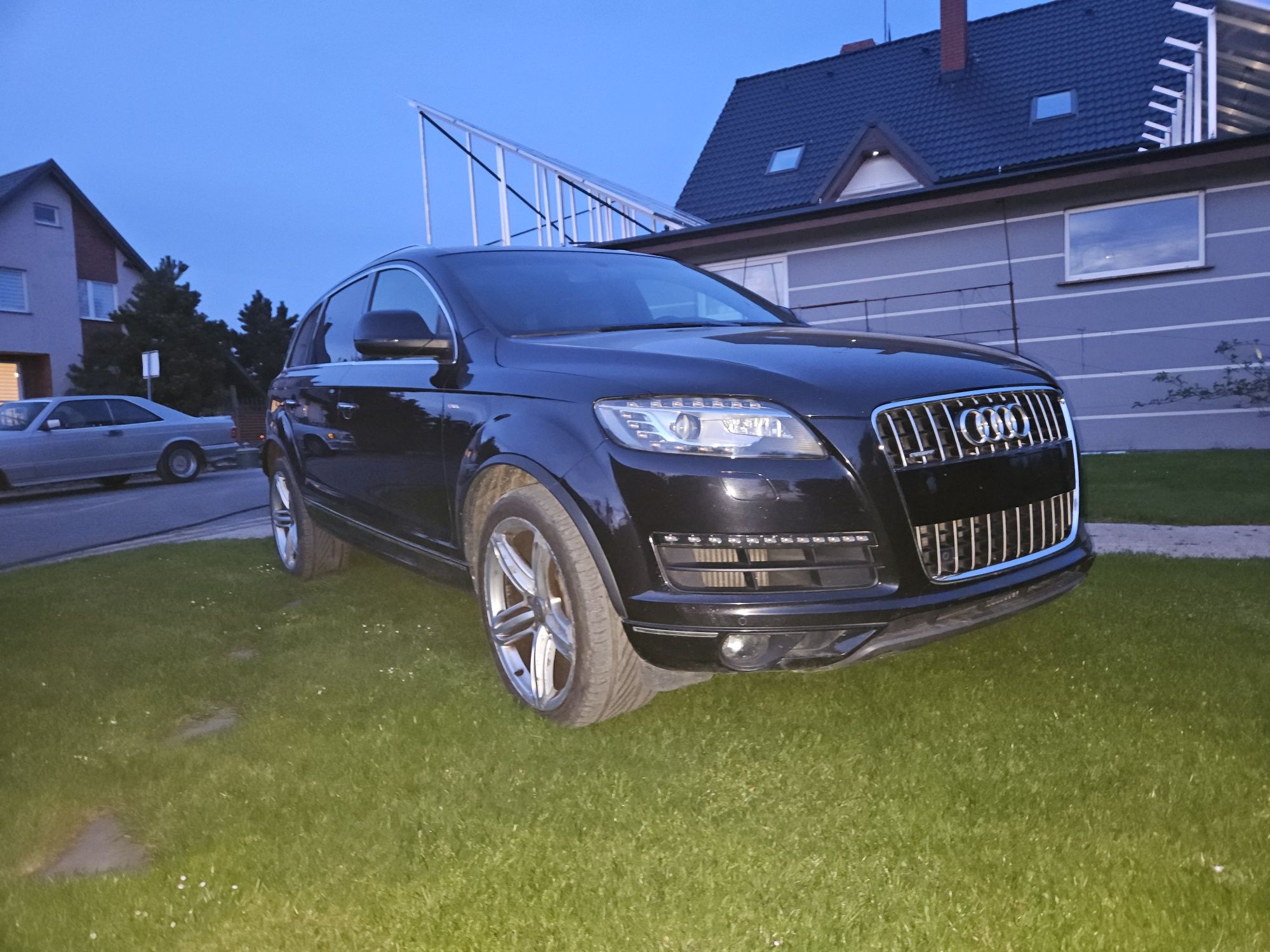 Audi Q7 1 właściciel od nowości bezwypadkowy  siedmioosobowy