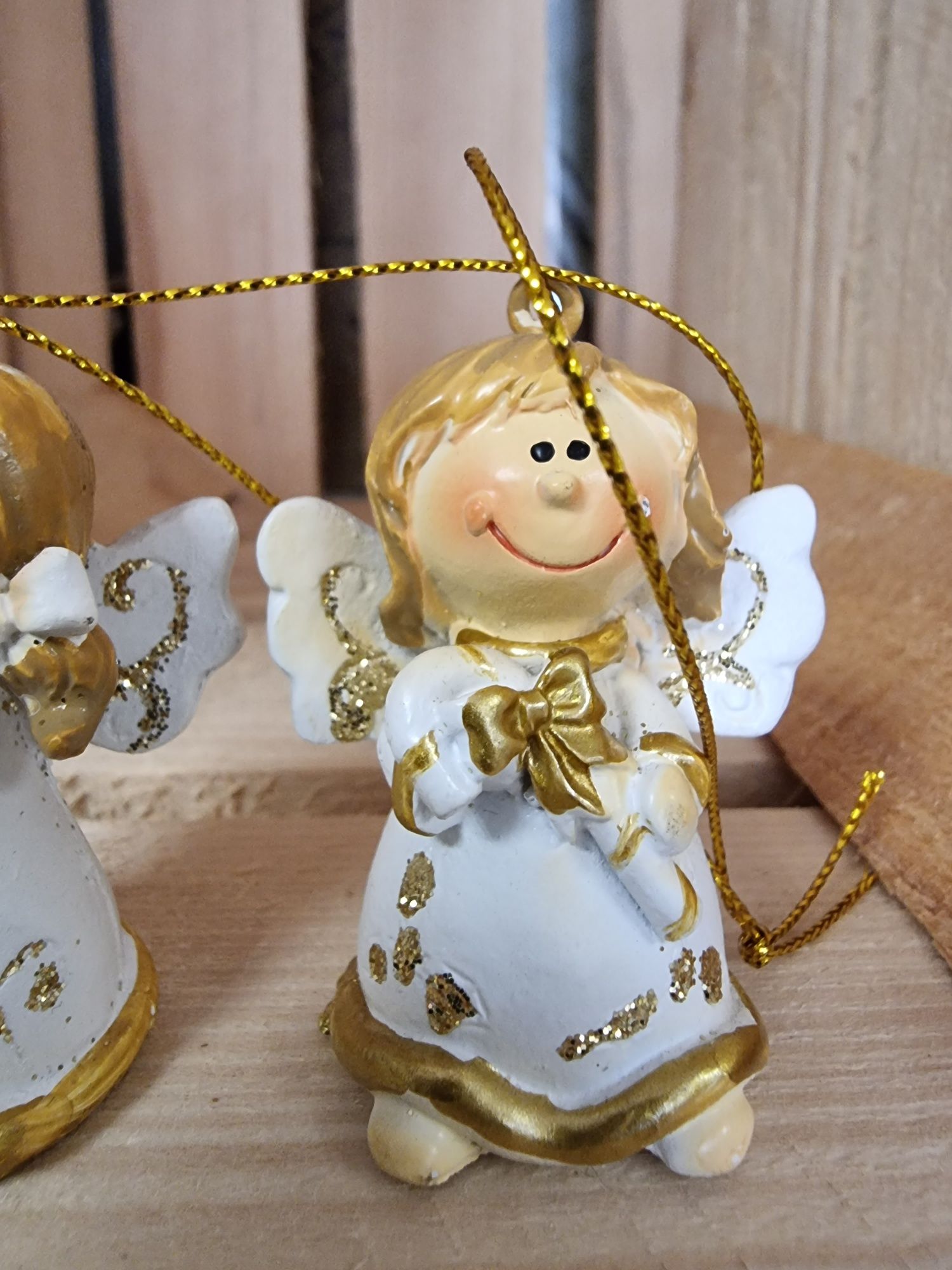 Figurki aniołki anioły figury piękne anioły na prezent kolorowe