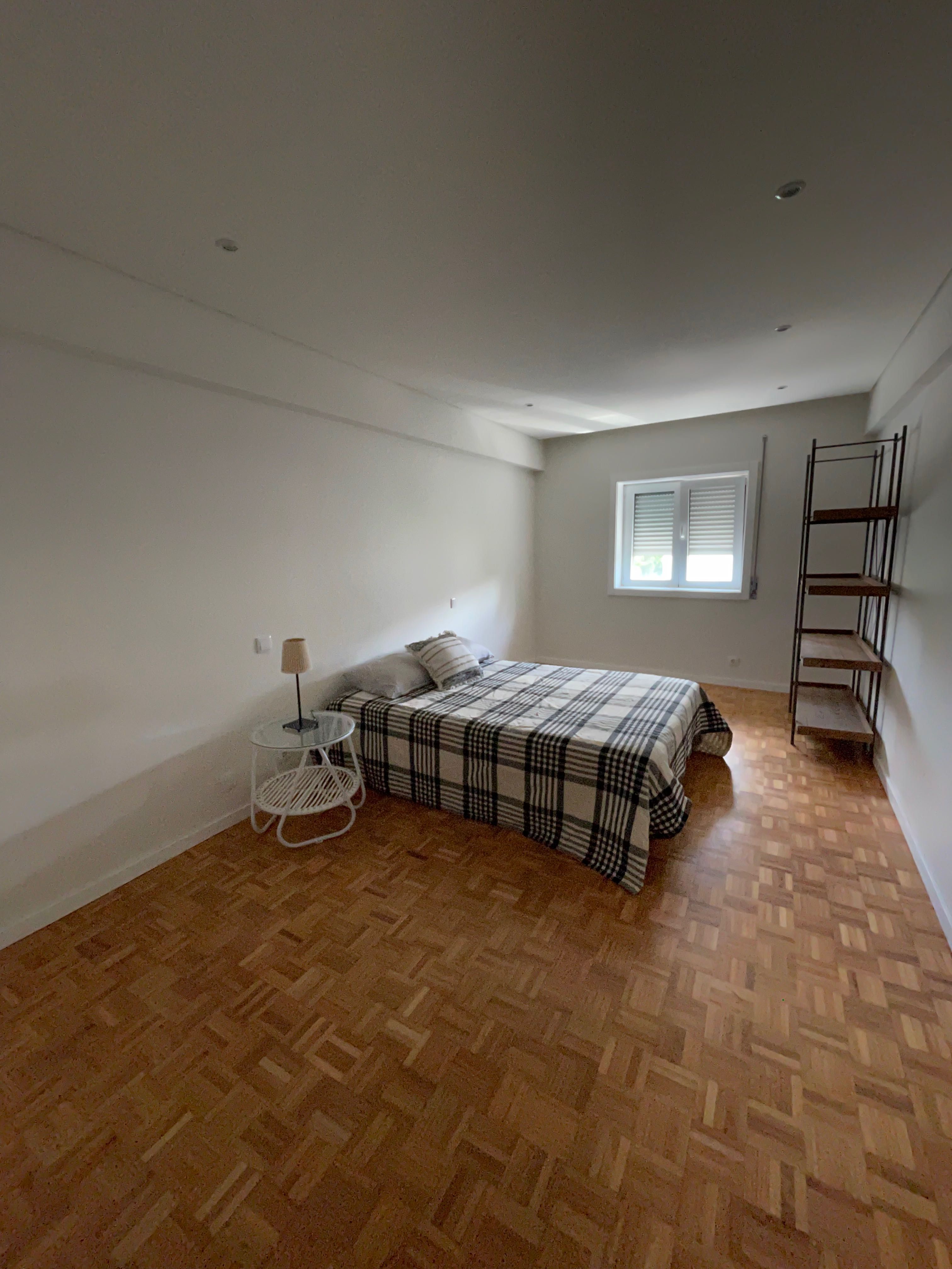 Cama como nova . 1,50x1,85