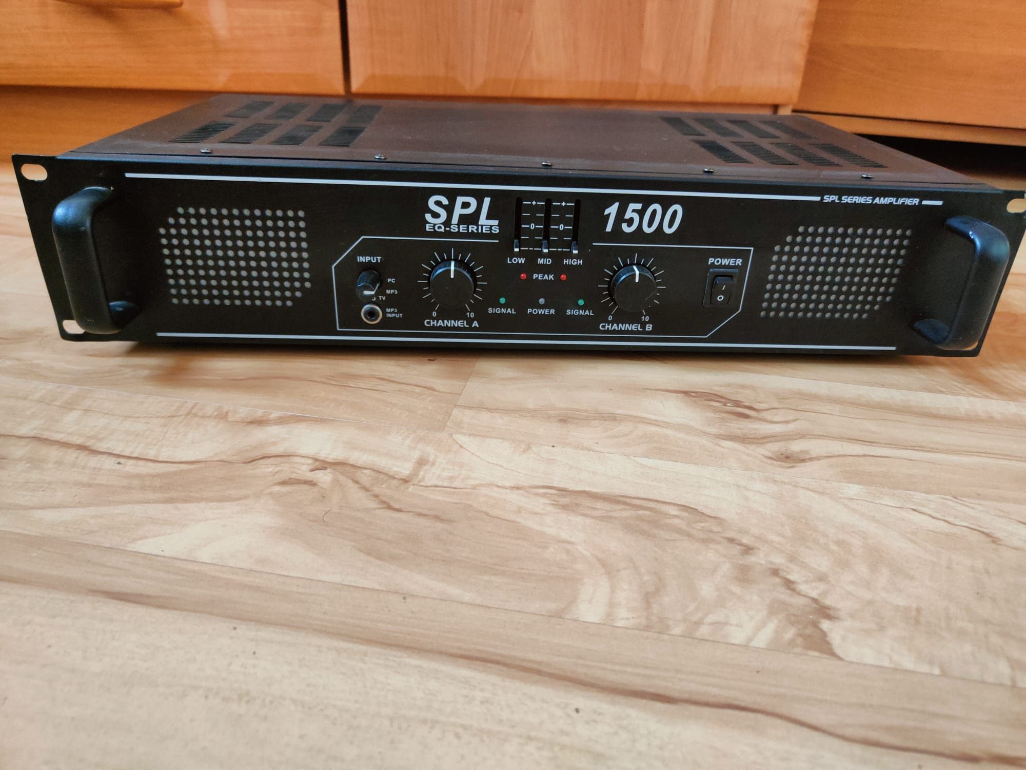 Wzmacniacz amplifier Skytec SPL-1500-EQ