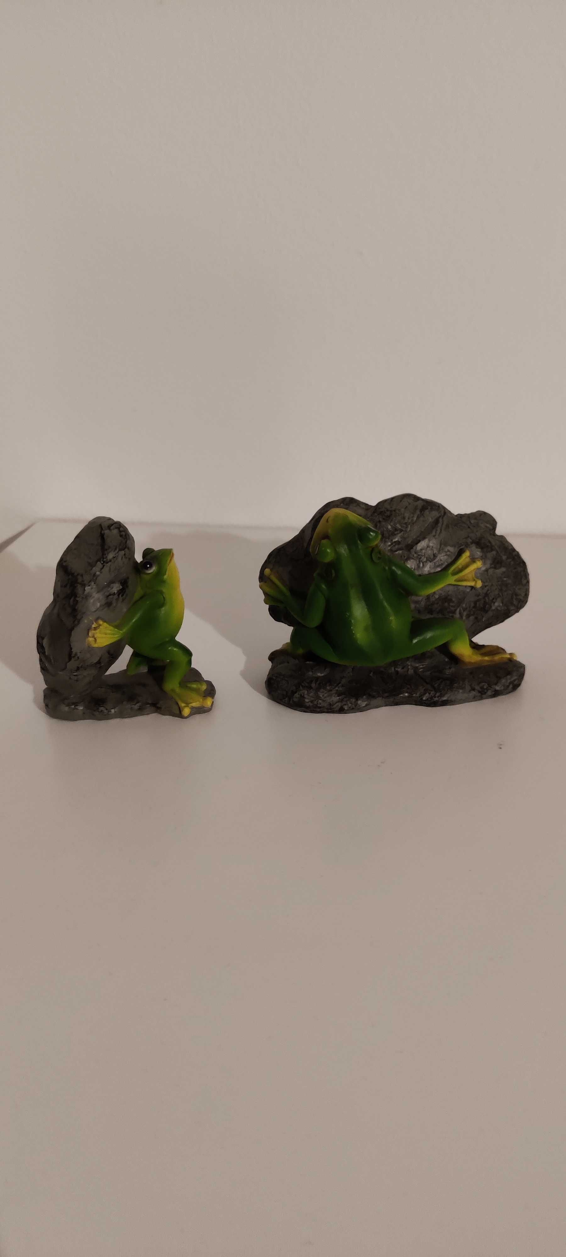 Komplet dwóch figurek żab