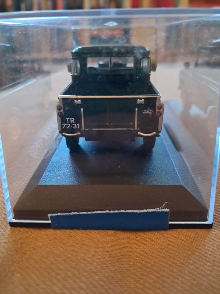 Land Rover pickup 1:43