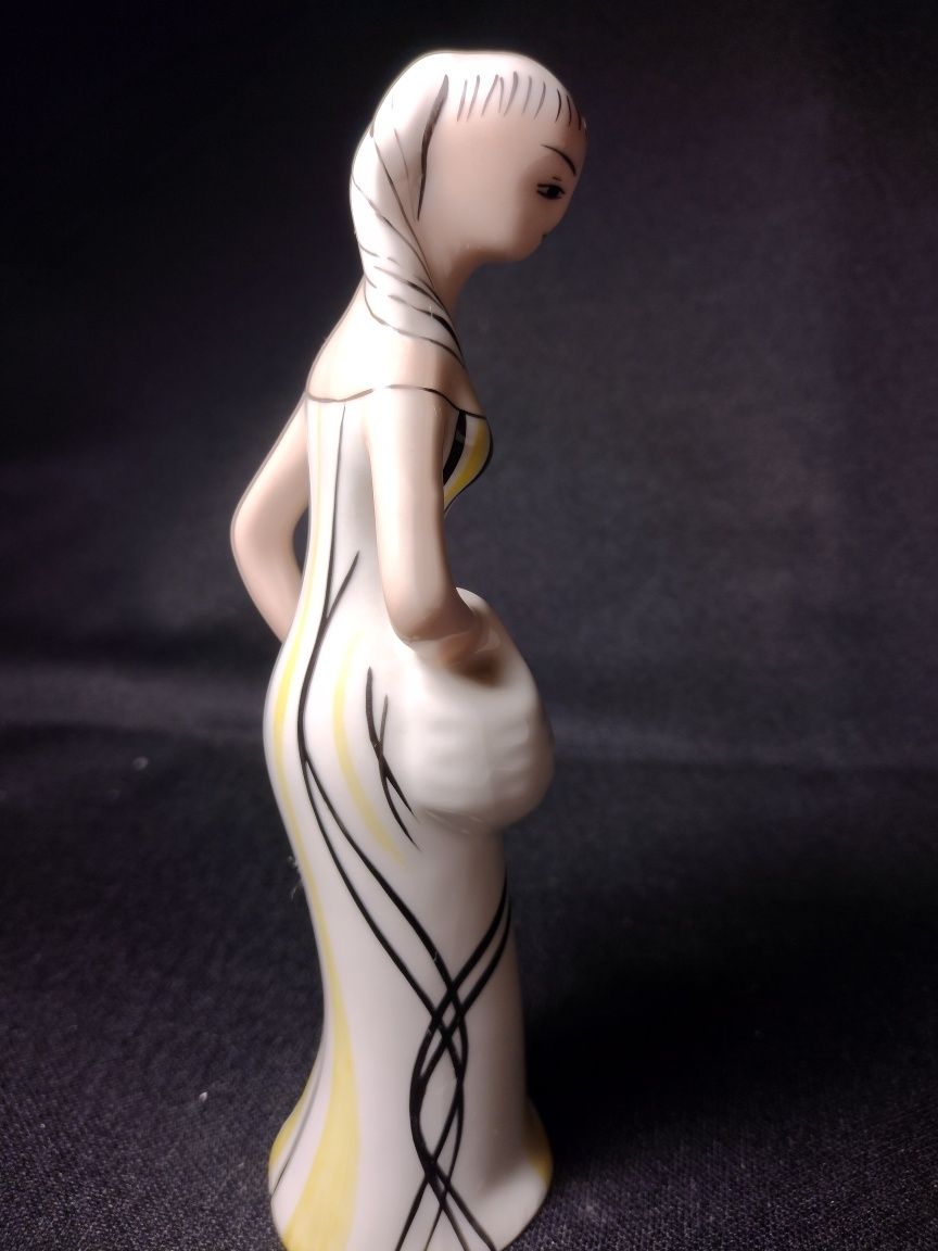 Figurka porcelanowa Ćmielów Grzybiarka lata 60